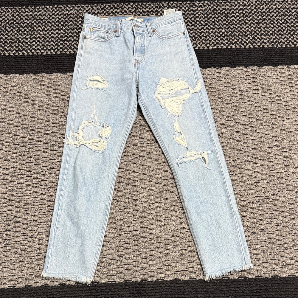 Levi’s Wedgie Straight Jeans Women’s 26 Distressed Raw Hem High Rise Casual